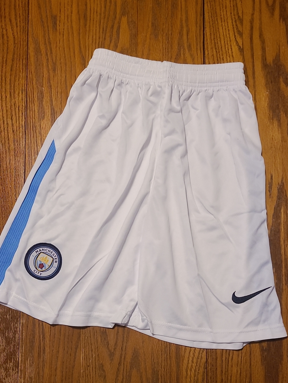 Nike White Kids Soccer Shorts Wirh Manchester Crest - Medium